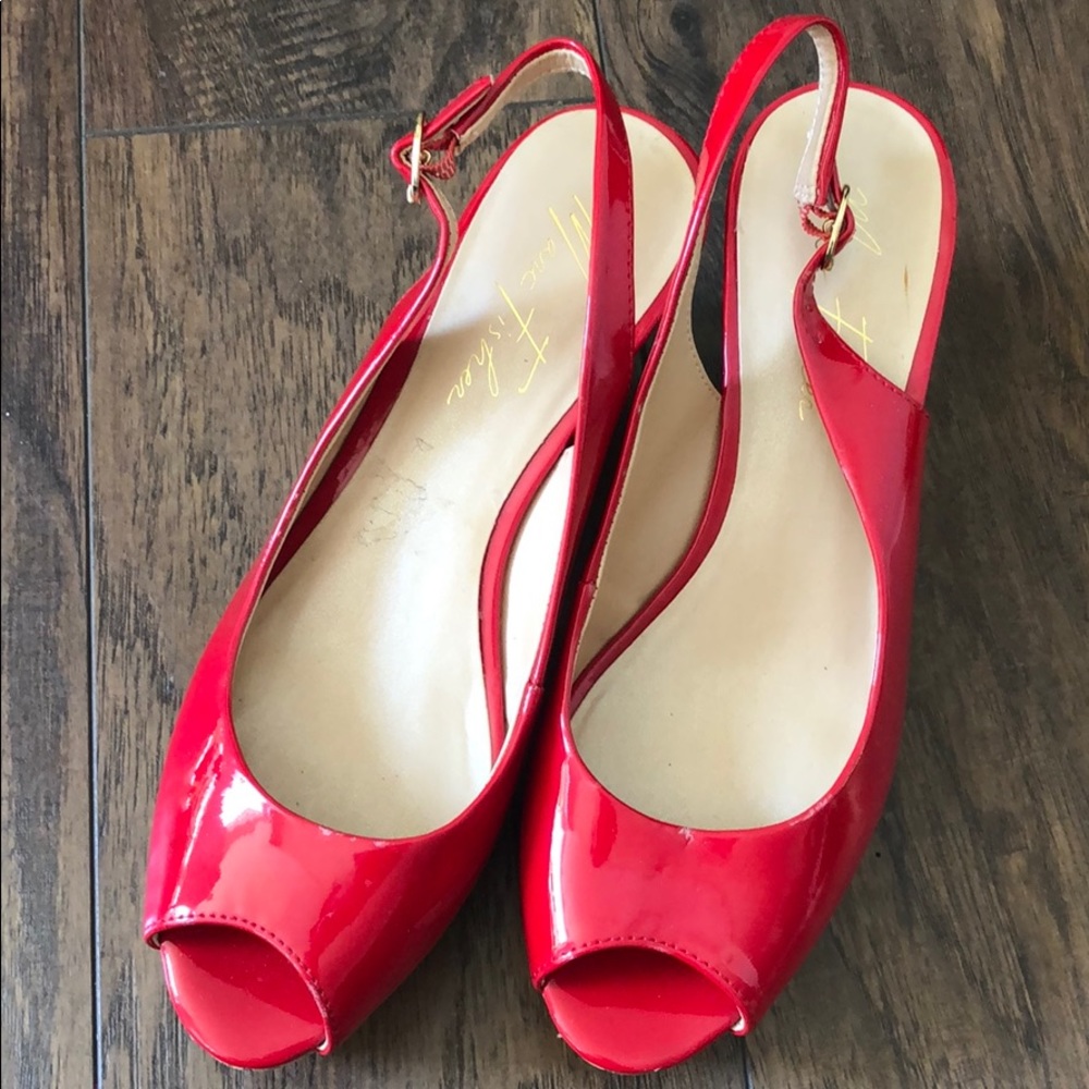 🥳 2/$25 Marc Fisher wedges size: 7.5